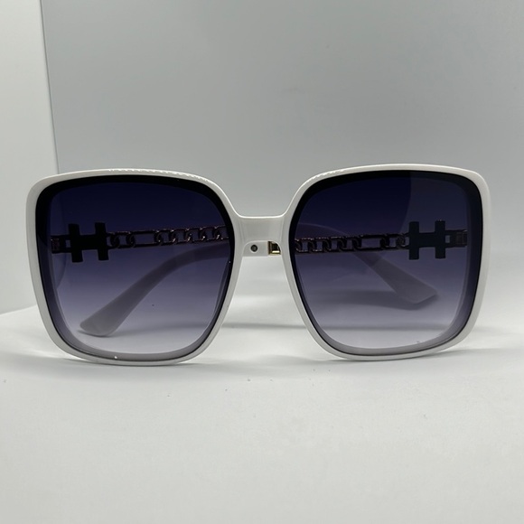 Chic Oversized Square Sunglasses - White Frame, Gold Accents, UV Protection NWT main image 11